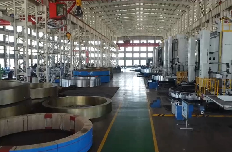 91精品国产一区二区三区动漫集团回转窑辊压机产品总装车间